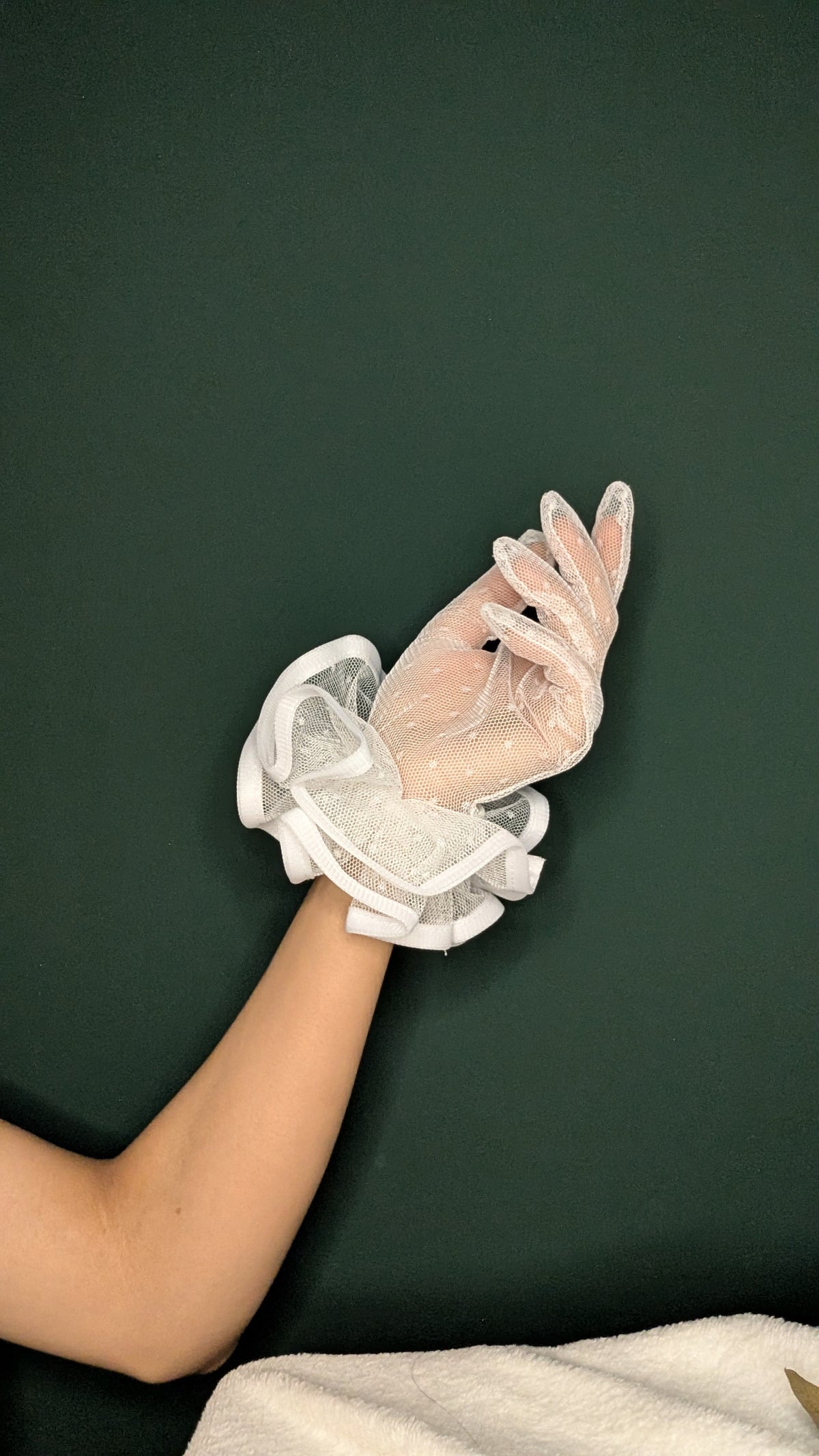Kurze Handschuhe mit Punkten (Stark gerafft) - Liesl