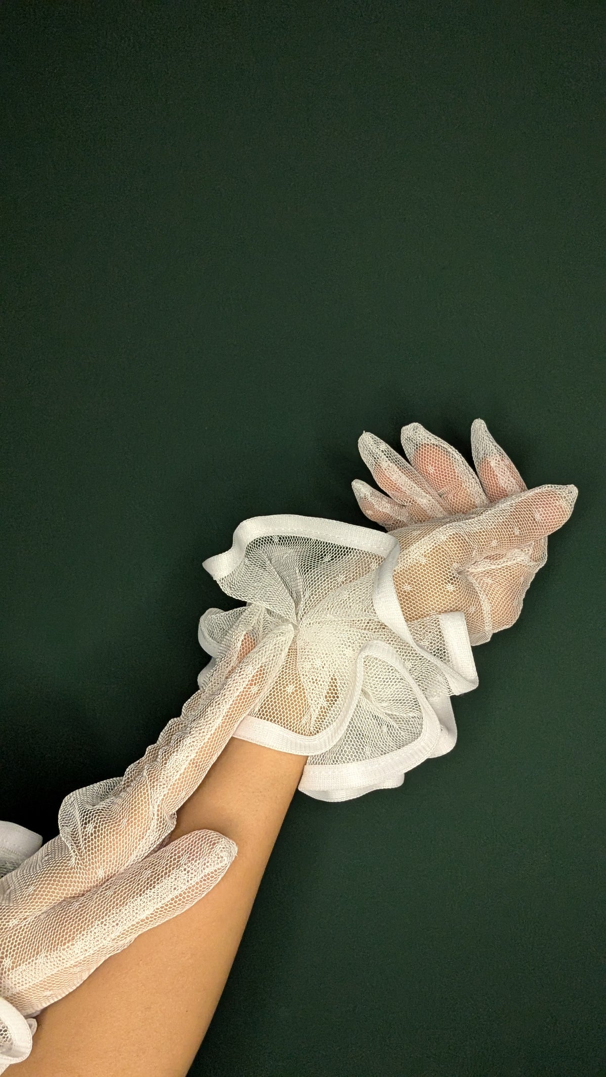 Kurze Handschuhe mit Punkten (Stark gerafft) - Liesl