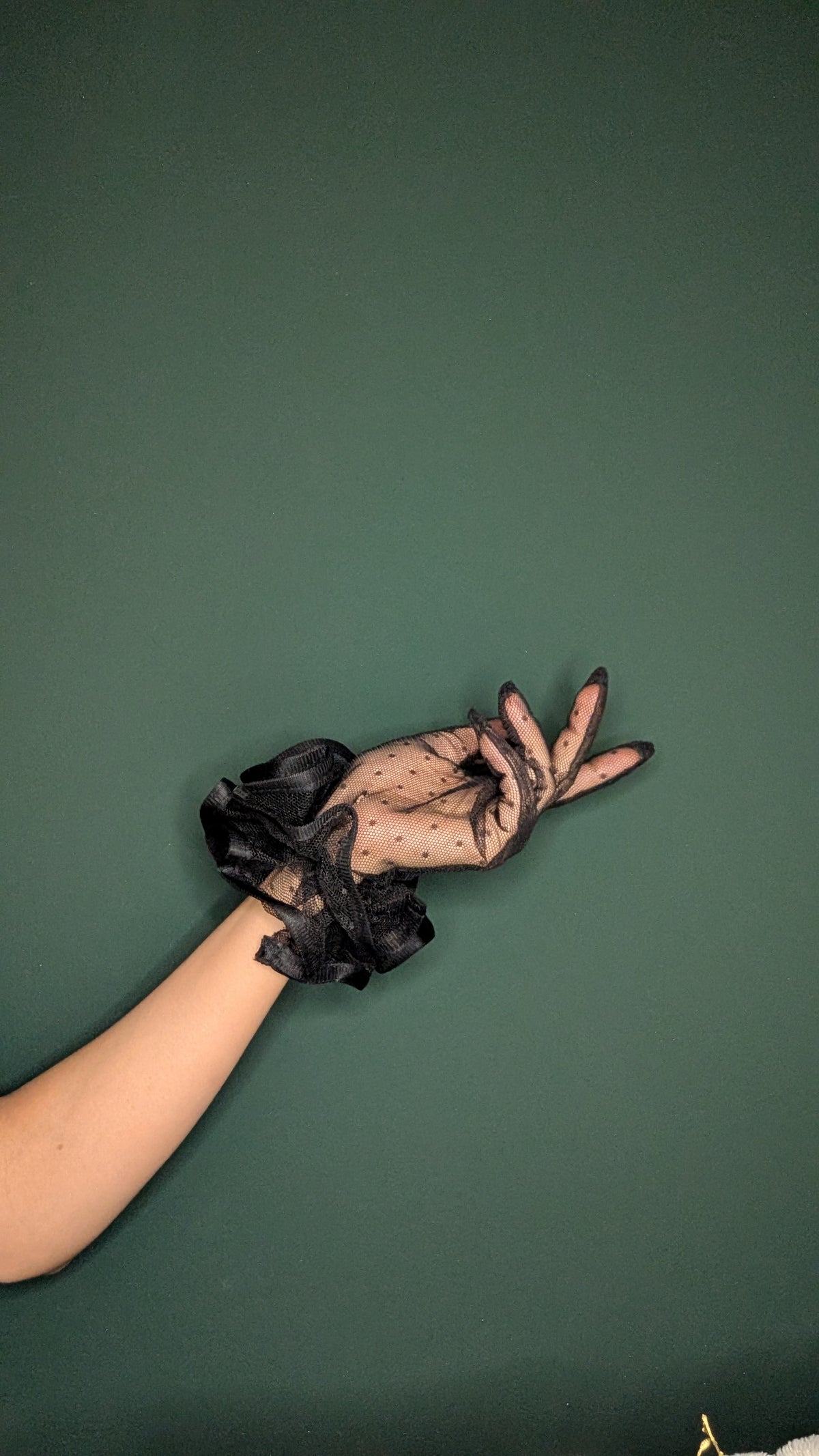 Kurze Handschuhe mit Punkten (Stark gerafft) - Liesl